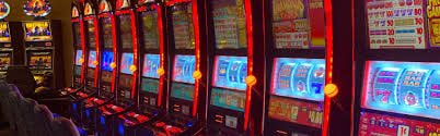 lisboa 777 platform interface showing live casino, slots, and sportsbook sections